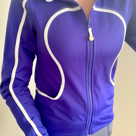 Lululemon Athletic Purple Jacket retail Price 129. - Picture 3 of 8